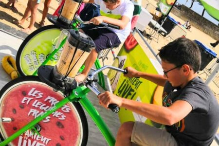 Animation out store - street marketing - juju's activations